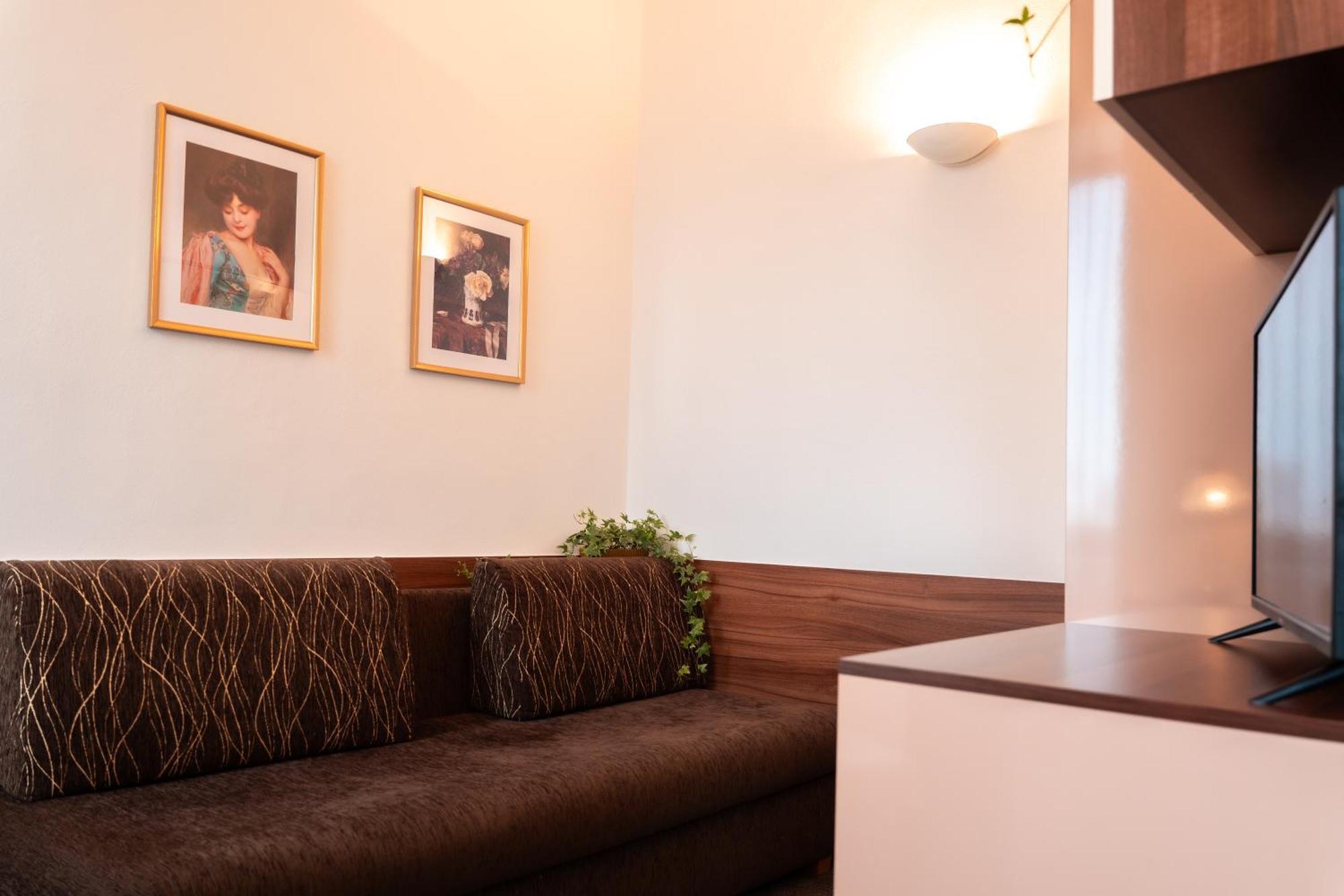Hotel Grand Uherské Hradiště Esterno foto