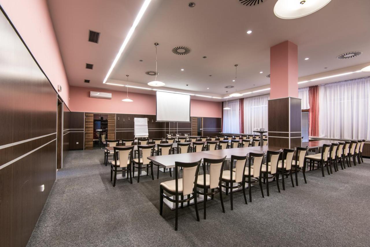 Hotel Grand Uherské Hradiště Esterno foto